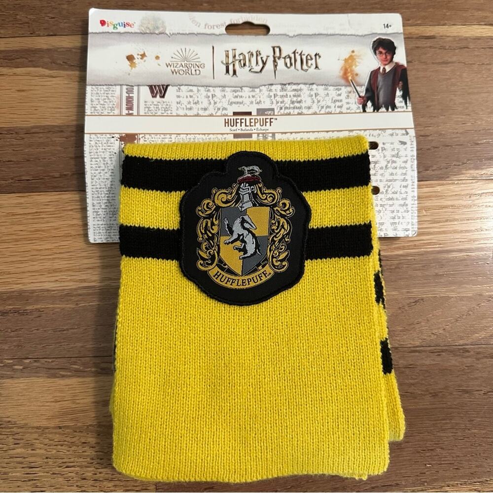 NEW!! Harry Potter HUFFLEPUFF Scarf, Adult‎ OS